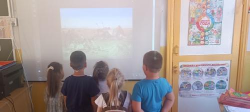 В группе детей старшего дошкольного возраста Солнечные Лучики продолжается реализация региональной программы семья - это мы! 04