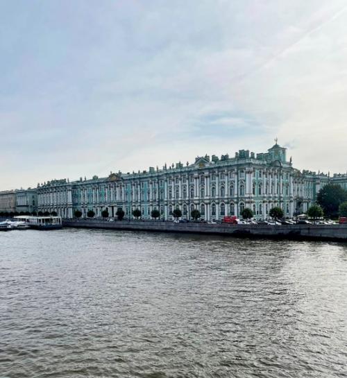 Тему архитектурных стилей Петербурга мы рассказом о елизаветинском барокко продолжаем. 01