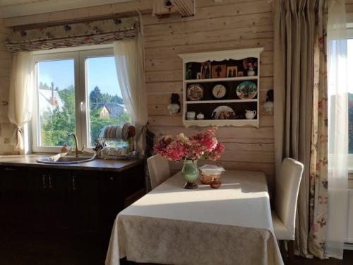 Этот домик словно создан для отдыха от городской суеты. 04