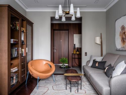 В советское время эта квартира принадлежала писателю - прозаику. 02