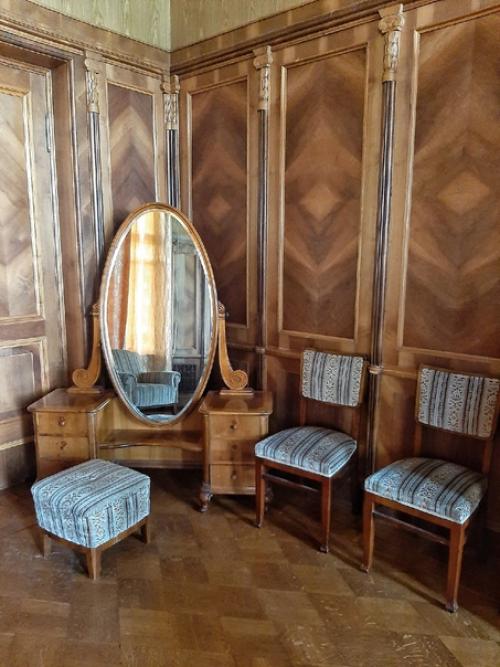 Дача Сталина была построена в 1947 году, недалеко от новоафонского монастыря, проект имел кодовое название объект номер 8 Ласточкино Гнездо. 07