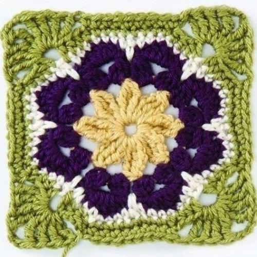 Плед из квадратных мотивов.