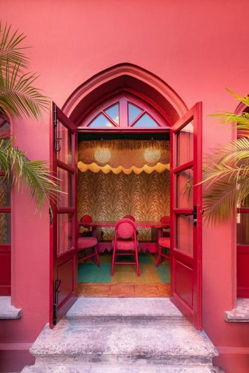 Розовый дом в сан - Мигель - де - Альенде сочетает колониальное наследие и современный взгляд на дизайн. 04