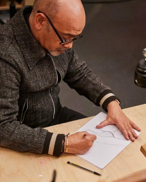 Почему у Christian Louboutin красная подошва? 08