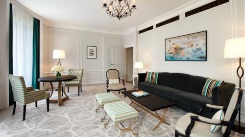 Весь звездный каст в сан - Себастьяне остановился в отеле Maria Cristina Hotel 5*? 04