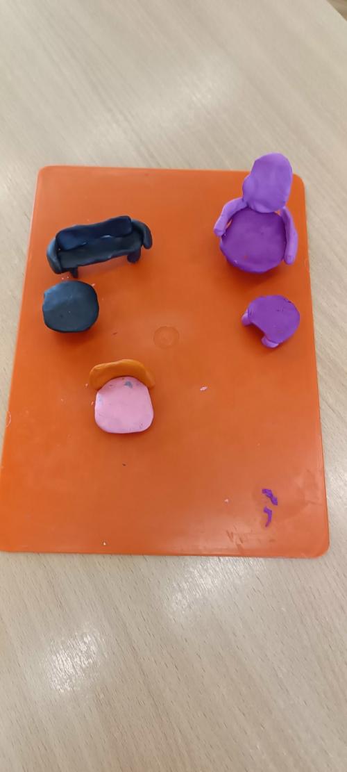 В группе детей старшего дошкольного возраста Солнечные Лучики продолжается реализация региональной программы семья - это мы! 06