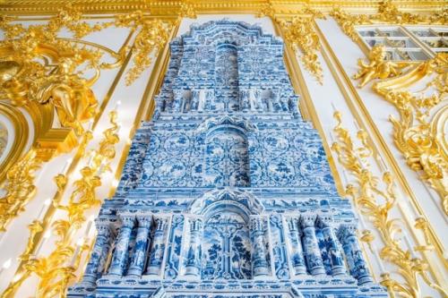 Изразцовые печи Xviii века в интерьере екатерининского дворца.