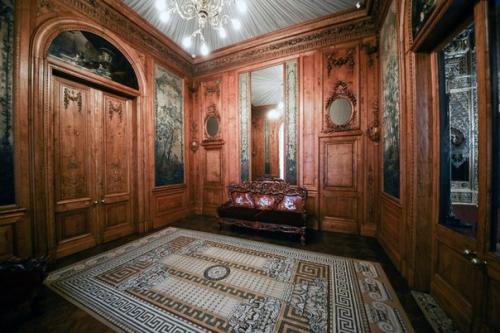 Театр - особняк с готическим гротом внутри на галерной улице. 08