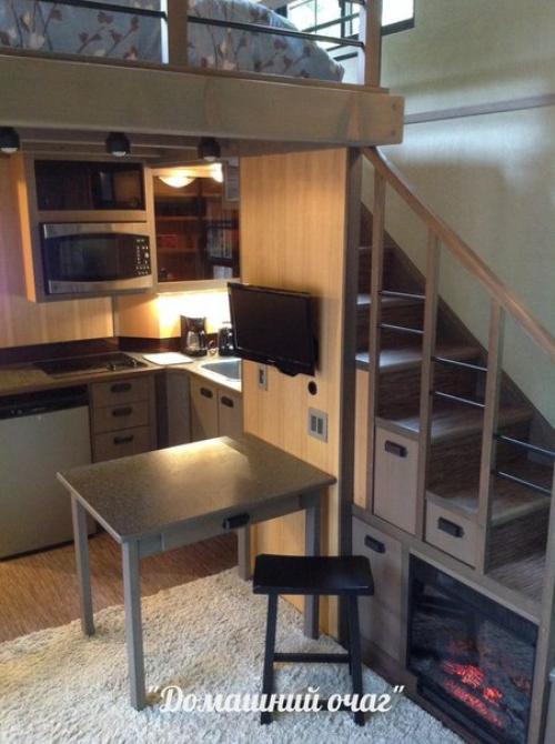 В этой крошечной избушке архитектор все для комфортной жизни создал. 02