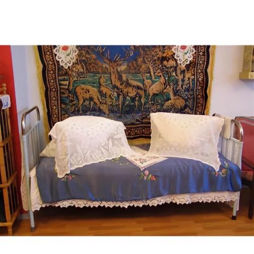 Всегда удивляло такое обилие подушек в деревенских домах, сама часто видела. 02