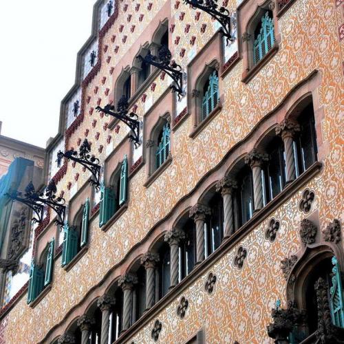 В Барселоне открывает двери дом шоколадного короля. 04