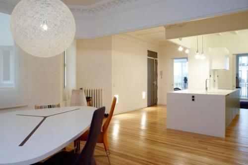 В Мадриде, Испания, на улице ортега - и - гассет, в элитном жилом доме расположена эта квартира площадью в 200 квадратных метров. 02