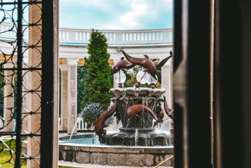 Прекрасные виды на отреставрированный северный речной вокзал в Москве. 06