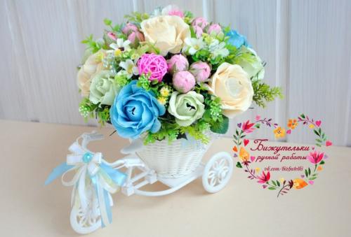 Сладкие букетики с конфетками в велосипедиках. 04