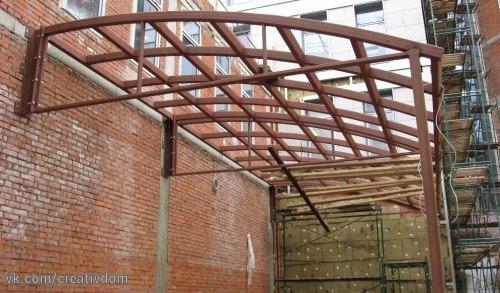 При строительстве или проведении ремонтных работ часто возникает необходимость согнуть трубу. 06