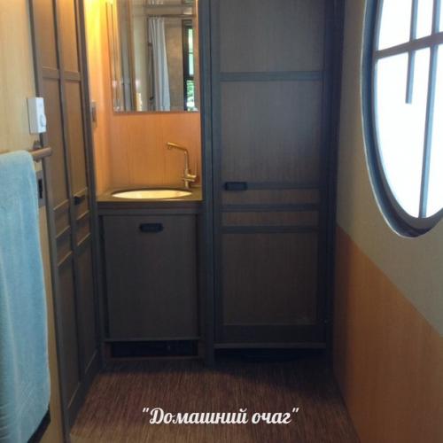 В этой крошечной избушке архитектор все для комфортной жизни создал. 06