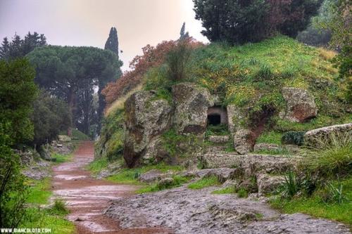 Черветери - небольшой, выстроенный на скале, живописный городок в 40 км от Рима. 03