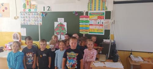 В группе детей старшего дошкольного возраста Солнечные Лучики продолжается реализация региональной программы семья - это мы! 09