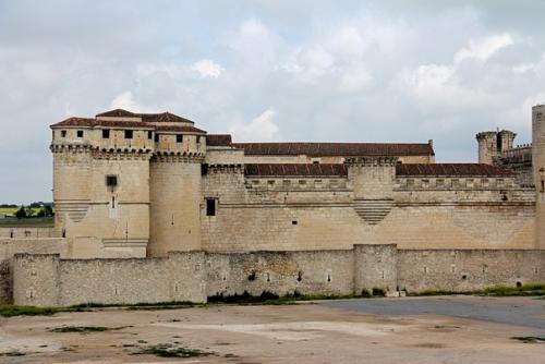 Замок куэльяр, известный как замок герцогов альбукерке (исп. 03