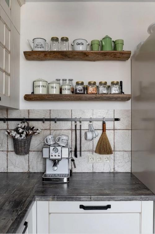 Атмосферный интерьер кухни - гостиной в квартира, которая выглядит, как загородный дом. 04