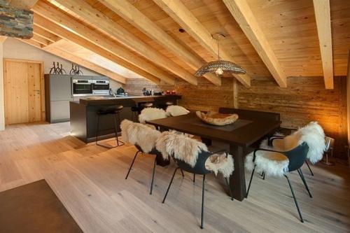 Стиль шале. Сказочный швейцарский стиль шале идеально подходит для деревянных домов, поскольку потребуется минимальная отделка. 02