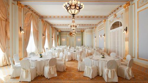 Весь звездный каст в сан - Себастьяне остановился в отеле Maria Cristina Hotel 5*? 06