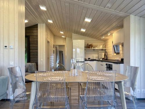 Будем знакомить вас с интерьерами барна Holtsovhouse. 07