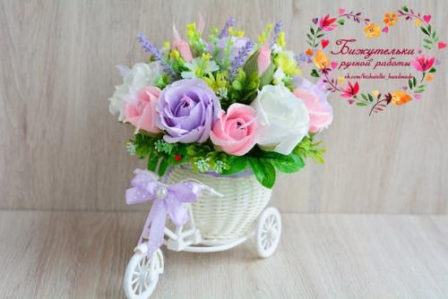 Сладкие букетики с конфетками в велосипедиках. 07